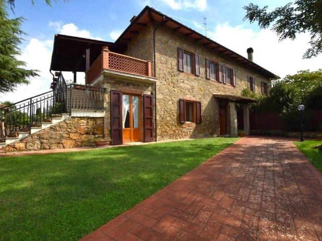 Villa Indipendente in vendita a Lecchi, Toscana