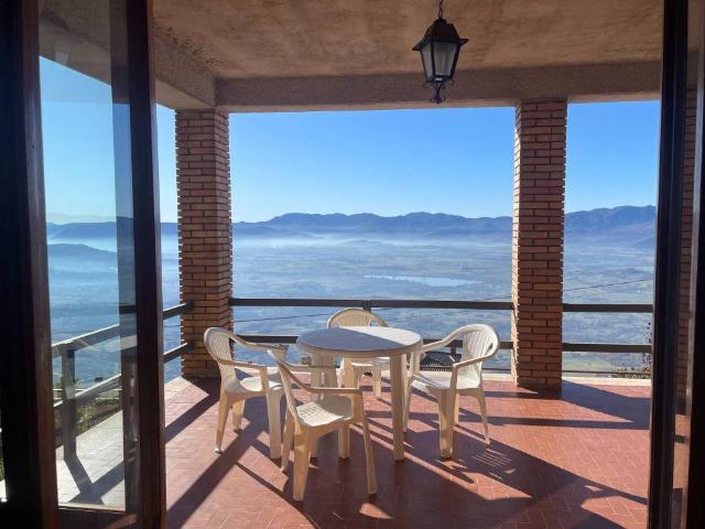 Villa Indipendente in vendita a Poggio Bustone, Lazio