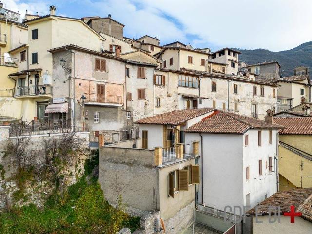 Villa Indipendente in vendita a Poggio Bustone, Lazio