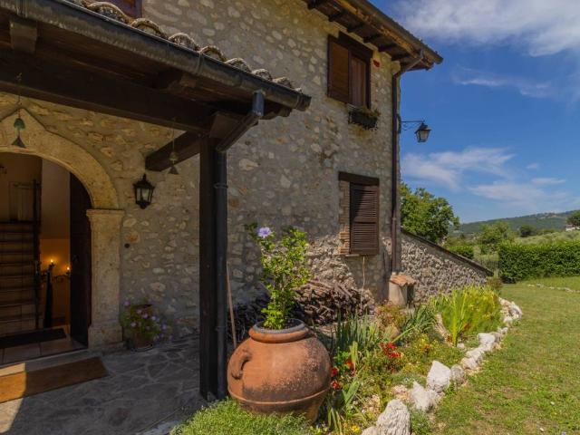 Villa Indipendente in vendita a Poggio Bustone, Lazio