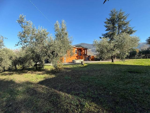 Villa Indipendente in vendita a Poggio Catino, Lazio