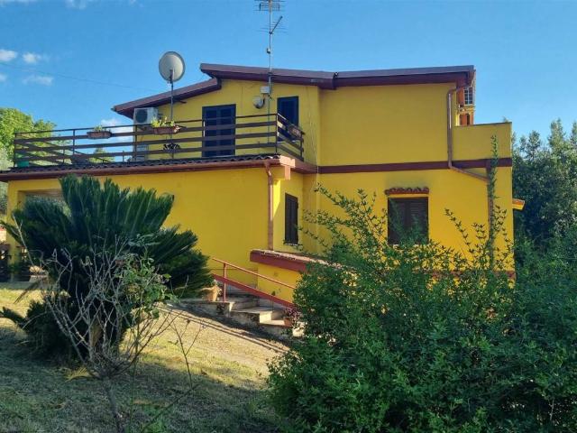 Villa Indipendente in vendita a Poggio Mirteto, Lazio