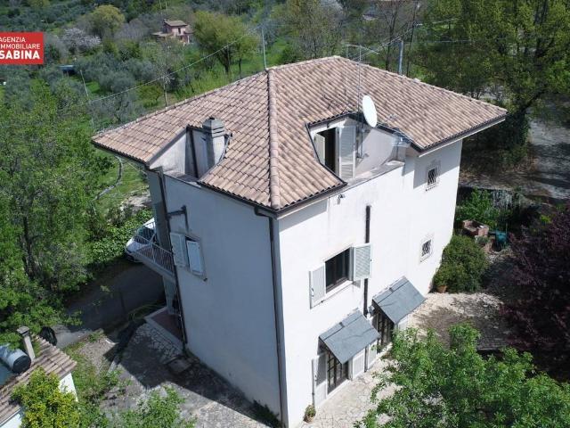 Villa Indipendente in vendita a Poggio Catino, Lazio