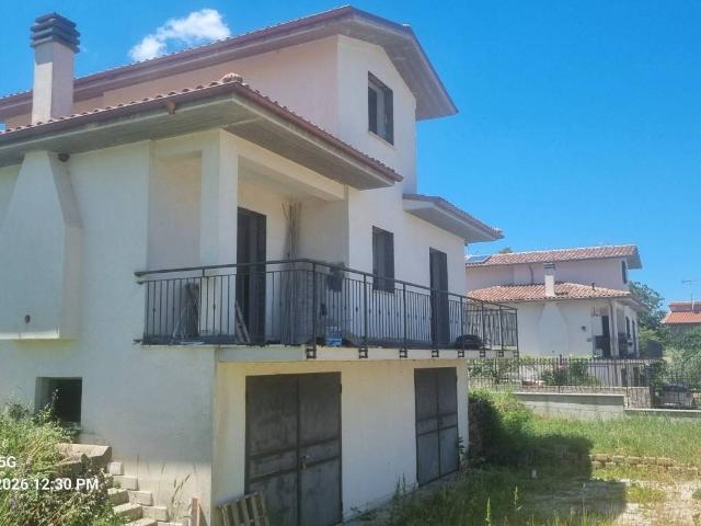 Villa Indipendente in vendita a Poggio Moiano, Lazio