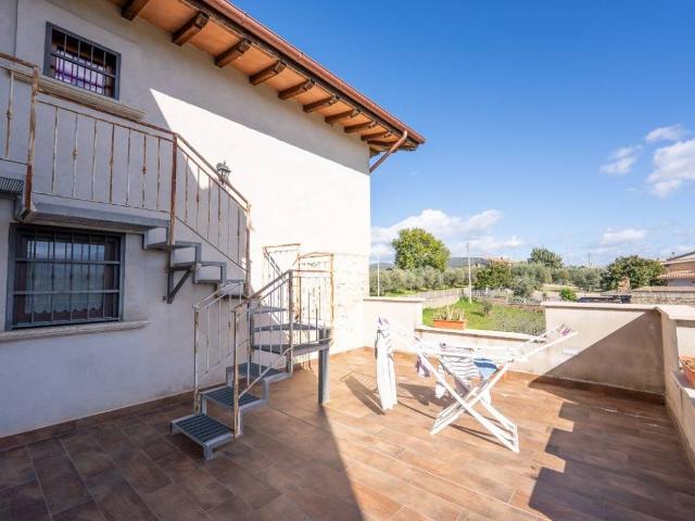 Villa Indipendente in vendita a Monte Santa Maria, Poggio Nativo