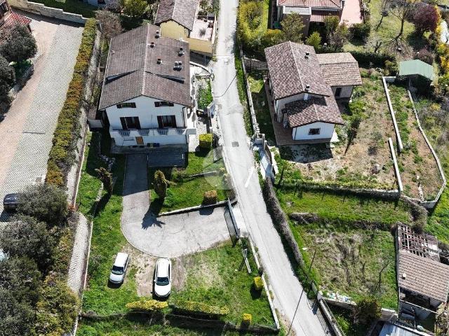 Villa Indipendente in vendita a Poggio Picenze, Abruzzo