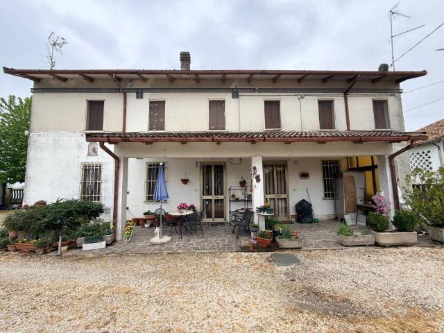 Villa Indipendente in vendita a Poggio Rusco, Lombardia