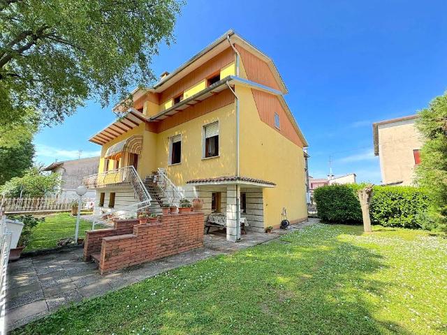 Villa Indipendente in vendita a Poggio Rusco, Lombardia