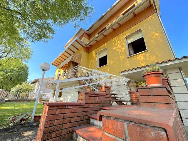 Villa Indipendente in vendita a Poggio Rusco, Lombardia