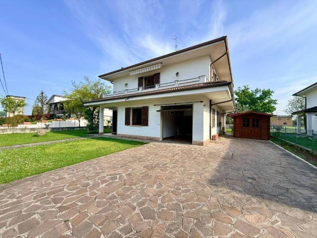 Villa Indipendente in vendita a Poggio Rusco, Lombardia