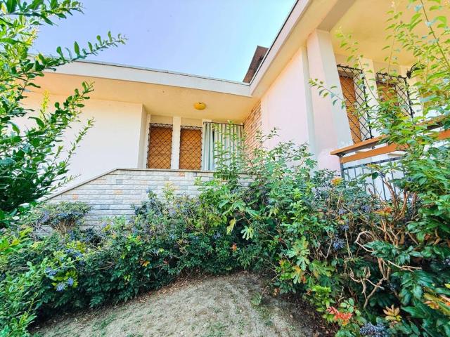 Villa Indipendente in vendita a Poggio Rusco, Mantova