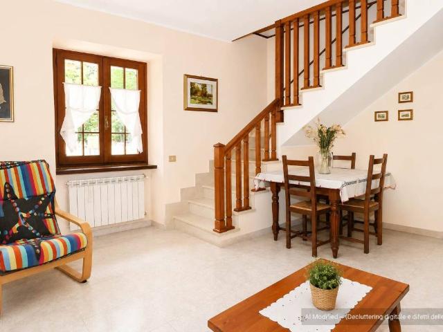 Villa Indipendente in vendita a Poggio San Lorenzo, Lazio