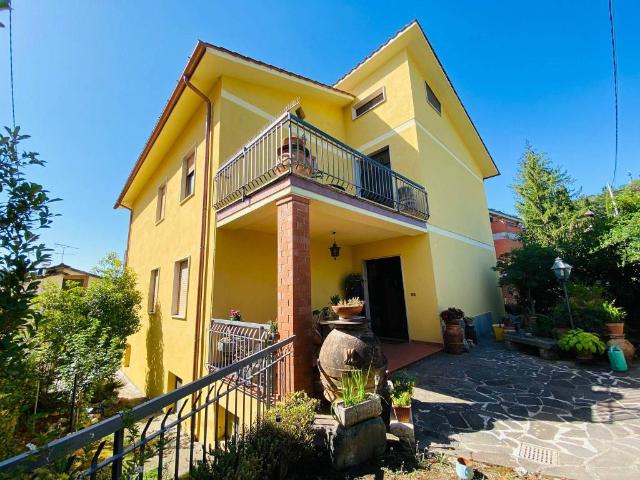 Villa Indipendente in vendita a Poggio San Lorenzo, Lazio