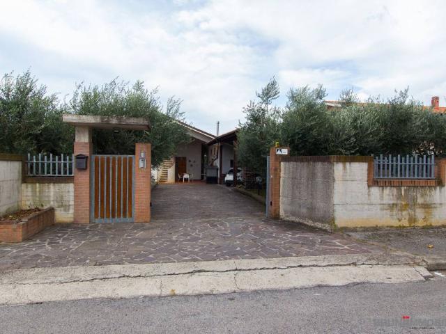 Villa Indipendente in vendita a Poggiofiorito, Abruzzo