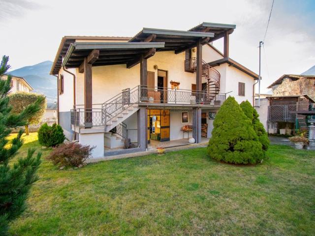 Villa Indipendente in vendita a Poggiridenti, Lombardia