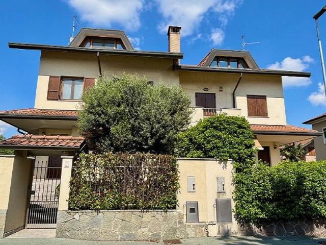 Villa Indipendente in vendita a Pogliano Milanese, Lombardia