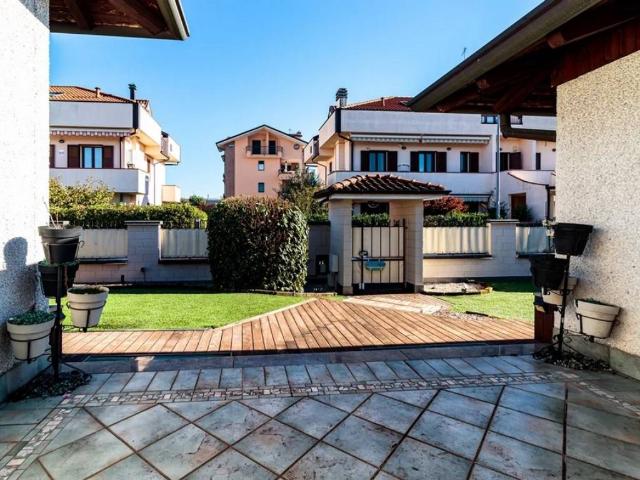 Villa Indipendente in vendita a Pogliano Milanese, Lombardia