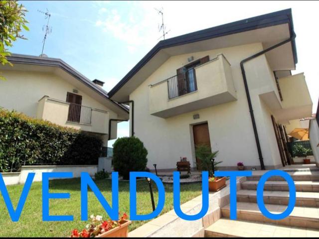 Villa Indipendente in vendita a Pogliano Milanese, Lombardia