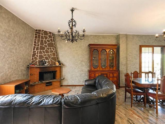 Villa Indipendente in vendita a Bettolino, Pogliano Milanese
