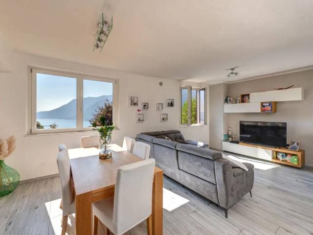 Villa Indipendente in vendita a Pognana Lario, Lombardia