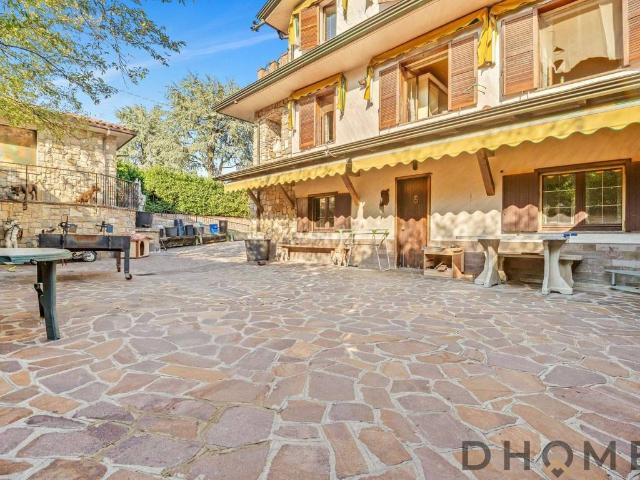 Villa Indipendente in vendita a Pognano, Bergamo