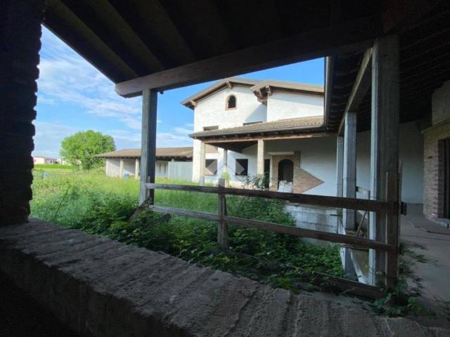 Villa Indipendente in vendita a Pognano, Lombardia