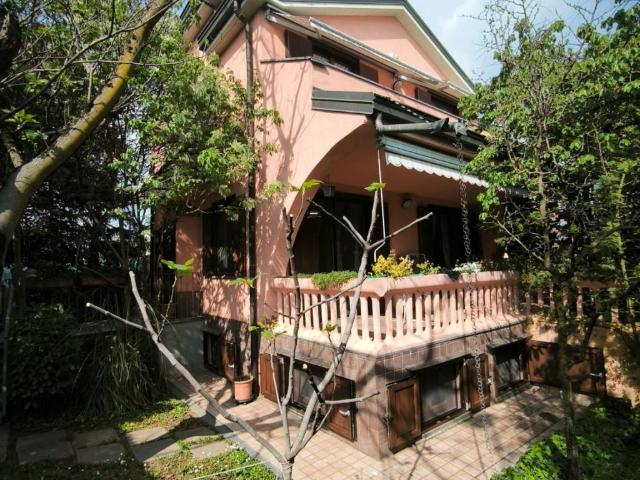 Villa Indipendente in vendita a Pognano, Lombardia