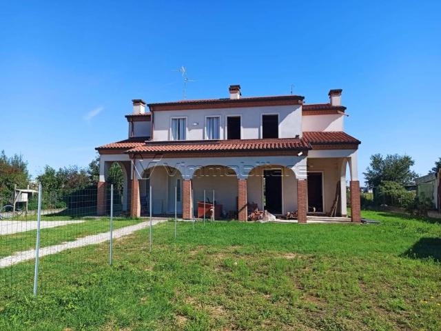 Villa Indipendente in vendita a Poiana Maggiore, Veneto