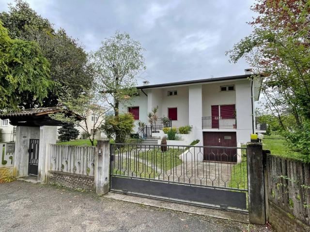 Villa Indipendente in vendita a Polcenigo, Friuli-Venezia Giulia