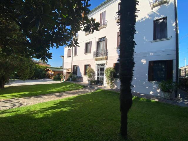 Villa Indipendente in vendita a Polesella, Veneto