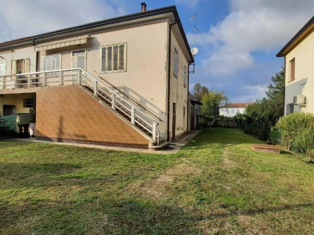 Villa Indipendente in vendita a Polesella, Veneto
