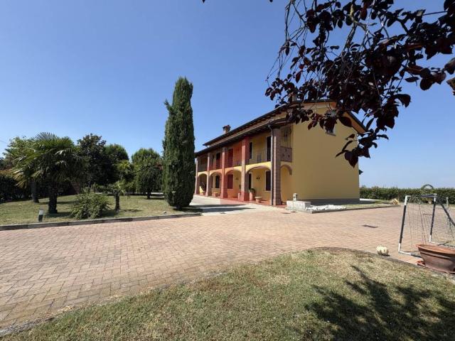 Villa Indipendente in vendita a Polesine Zibello, Zibello