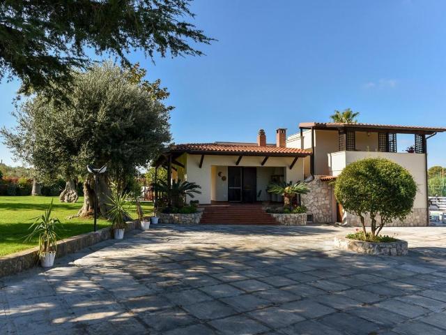 Villa Indipendente in vendita a Casello Cavuzzi, Puglia