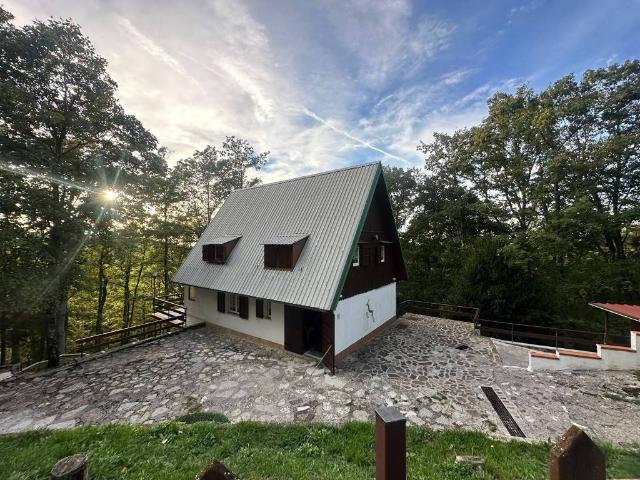 Villa Indipendente in vendita a Polino, Terni