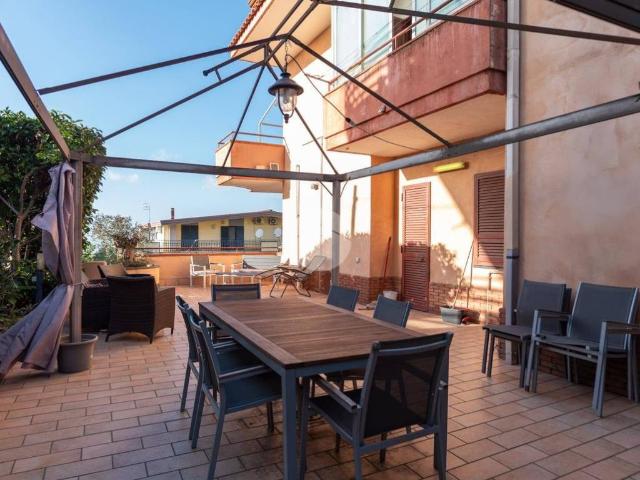 Villa Indipendente in vendita a Pollena Trocchia, Campania