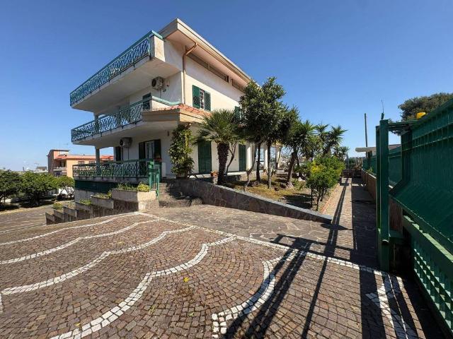 Villa Indipendente in vendita a Pollena Trocchia, Campania