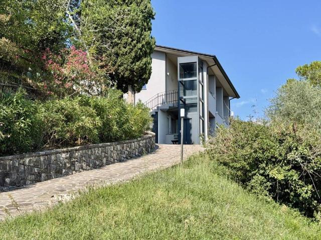 Villa Indipendente in vendita a Polpenazze del Garda, Brescia