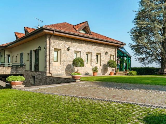 Villa Indipendente in vendita a Polpenazze, Lombardia