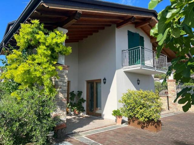 Villa Indipendente in vendita a Polpenazze, Lombardia