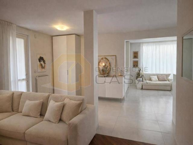 Villa Indipendente in vendita a Polpenazze, Lombardia