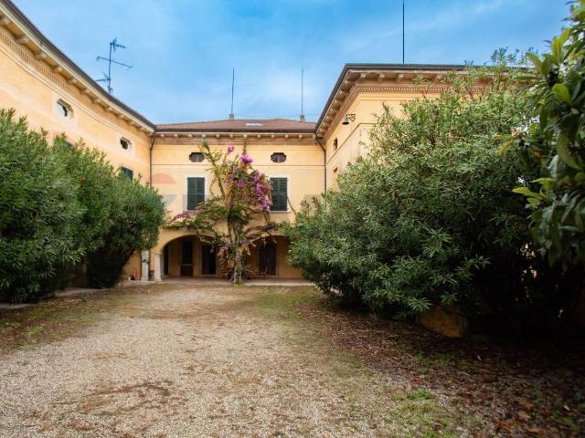 Villa Indipendente in vendita a Polpenazze, Lombardia