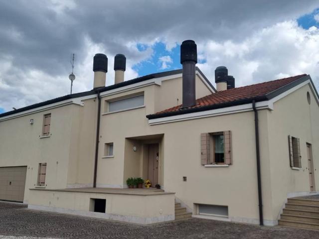 Villa Indipendente in vendita a Polverara, Padova