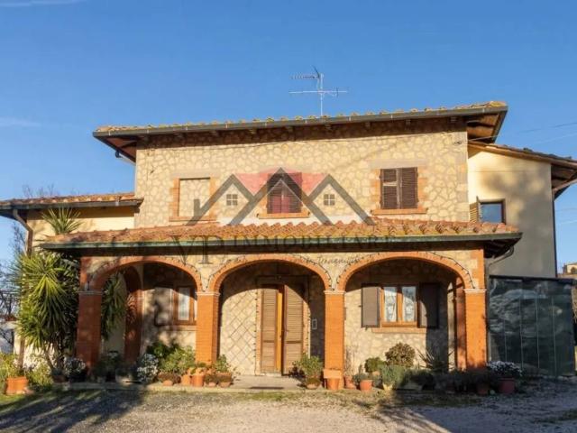 Villa Indipendente in vendita a Larderello, Toscana