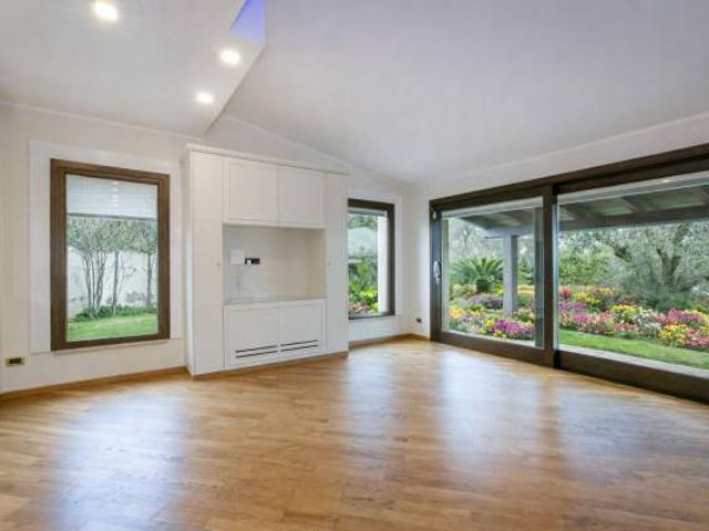 Villa Indipendente in vendita a Colli di Enea, Roma Capitale