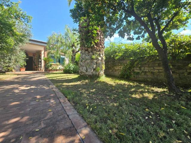 Villa Indipendente in vendita a Colli di Enea, Roma Capitale