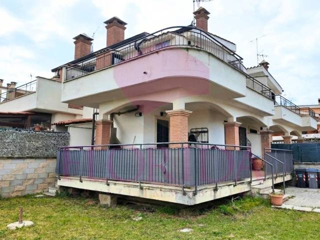 Villa Indipendente in vendita a Campo Jemini, Pomezia