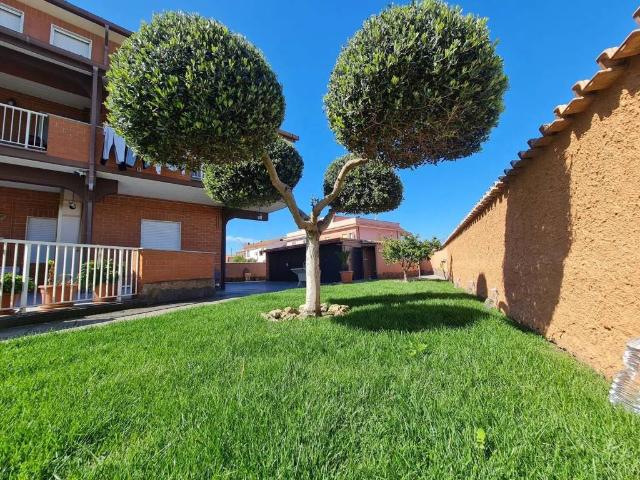 Villa Indipendente in vendita a Martin Pescatore, Roma Capitale