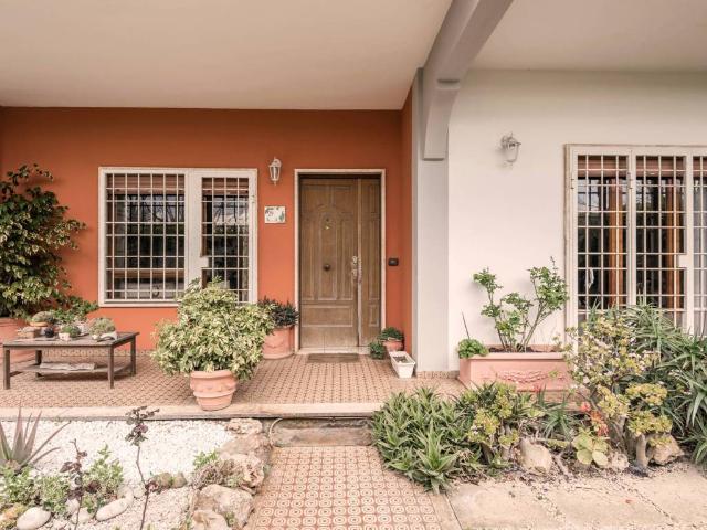 Villa Indipendente in vendita a Laurentum, Roma Capitale