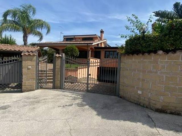 Villa Indipendente in vendita a Colli di Enea, Roma Capitale