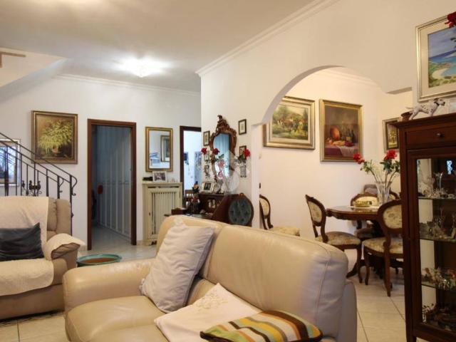 Villa Indipendente in vendita a Colli di Enea, Roma Capitale